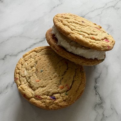 Cake Batter Sandwich Cookie (Individual) 