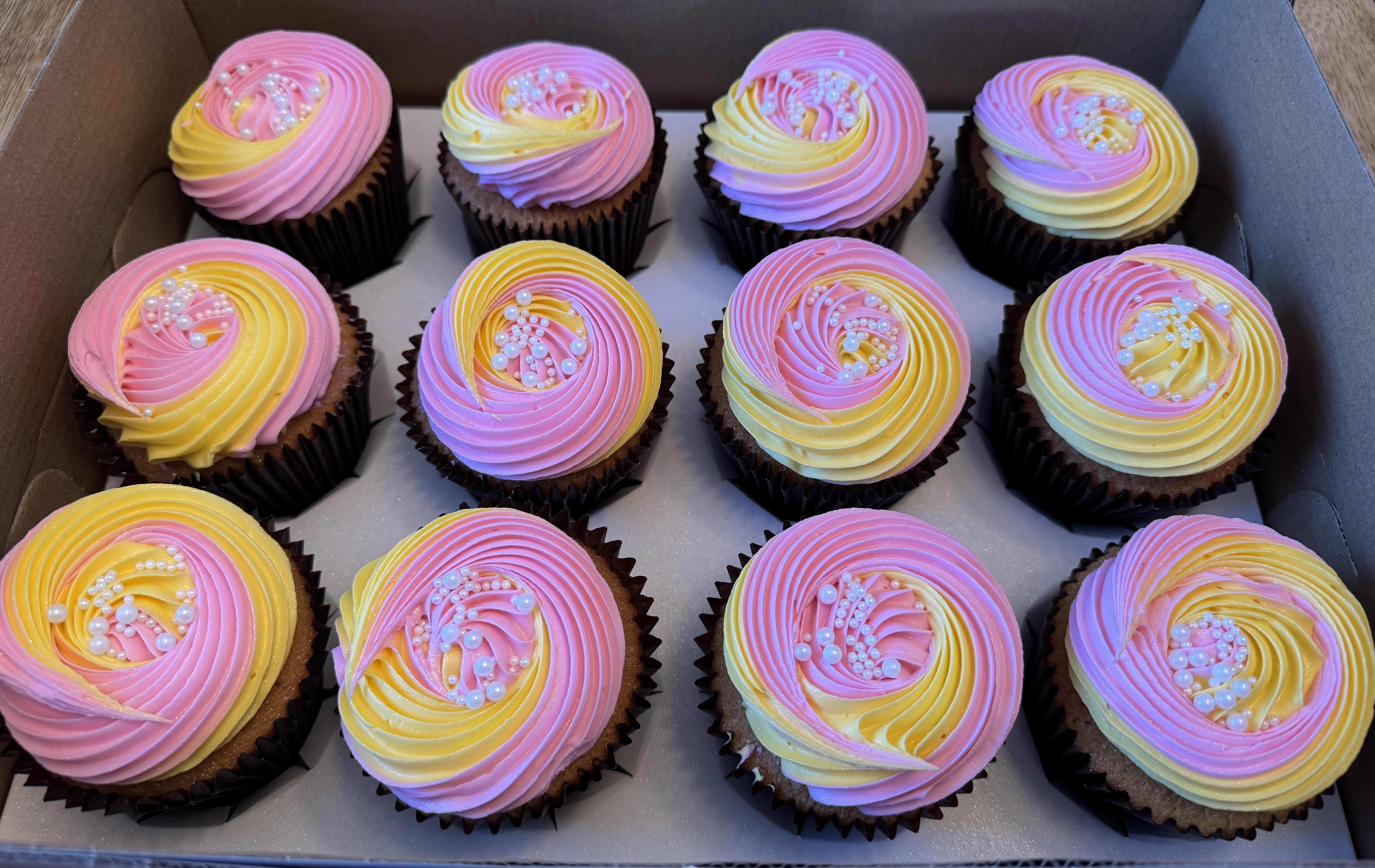 1 Dozen Large Cupakes 