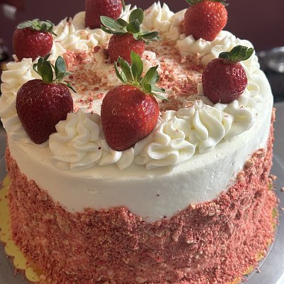 Strawberry Crunch Cake
