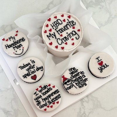 4 Inch Cake with 5 Regular Cupcakes
