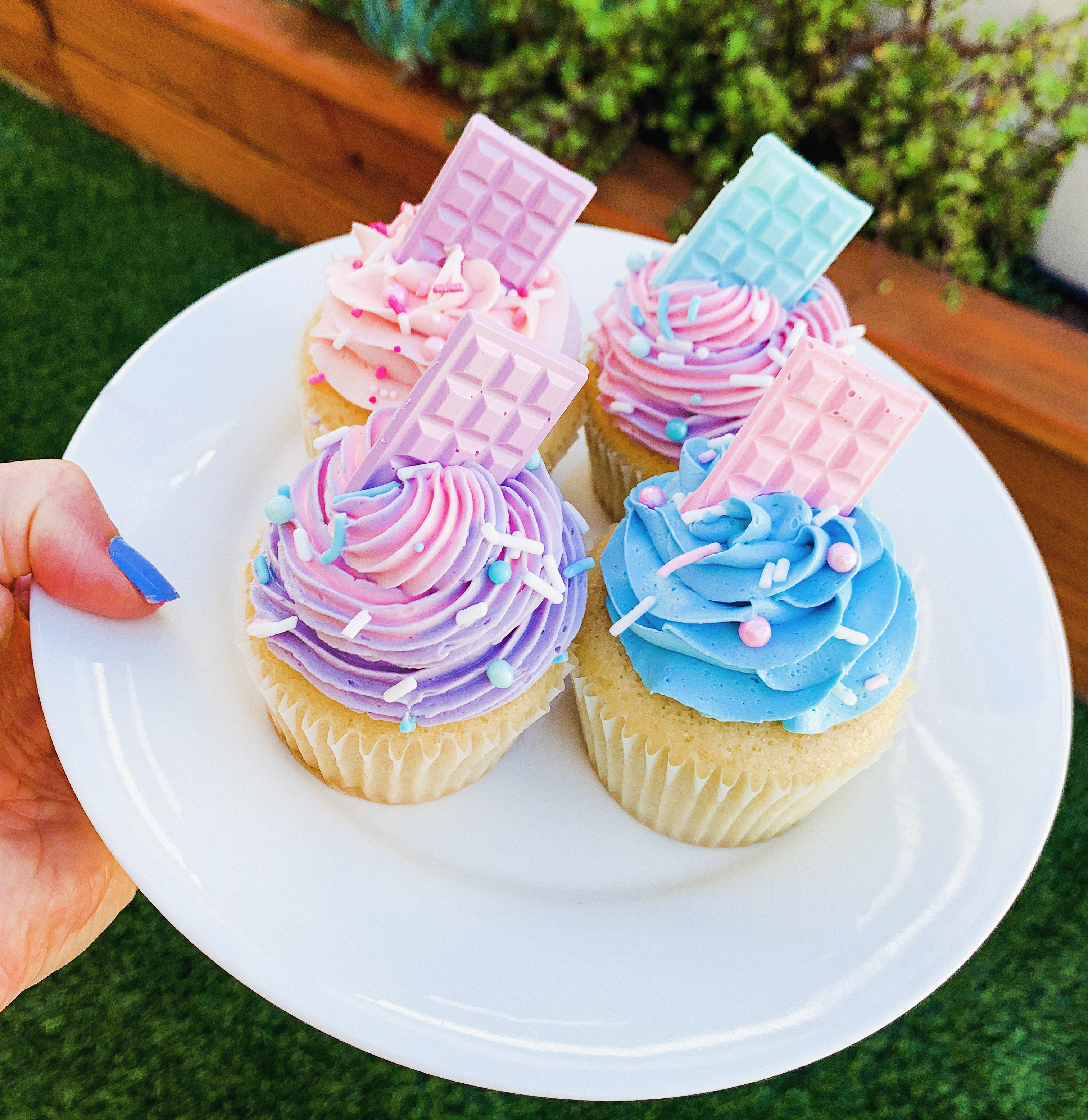 Candy Bar Cupcakes 