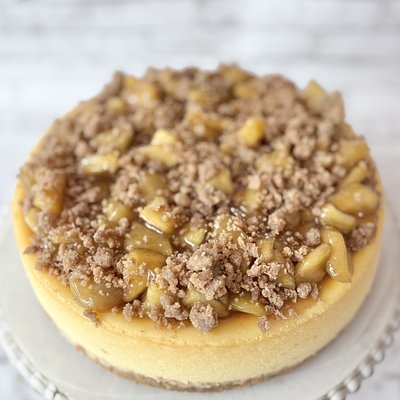 Apple Crisp Cheesecake