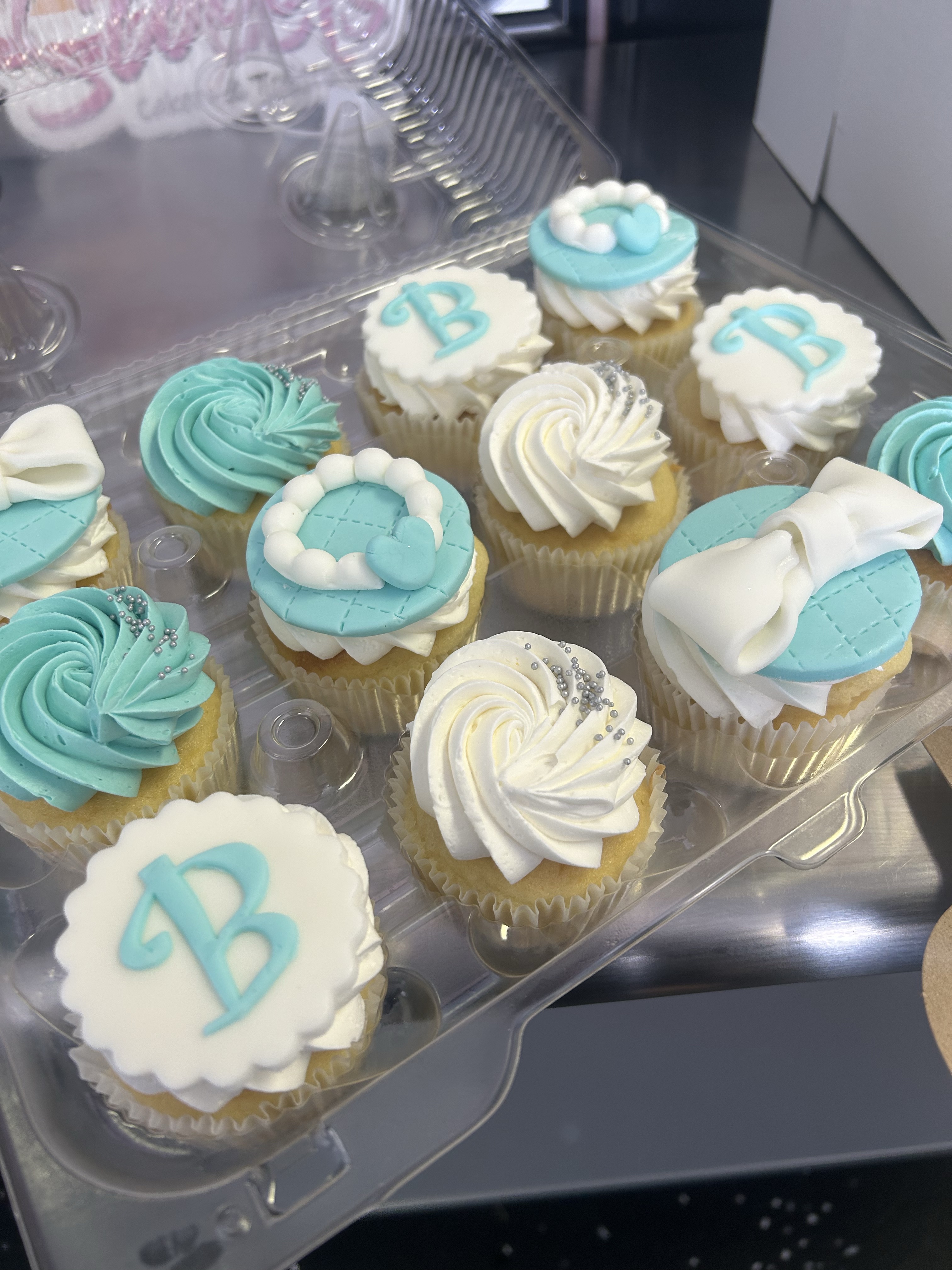 1 Dozen Themed Cupcakes