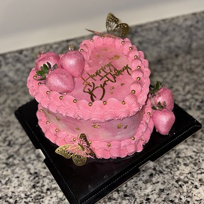 8” Heart Cake w/ Strawberries