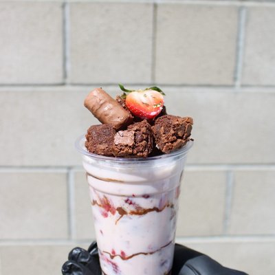 Fresas Con Crema Brownie Bites
