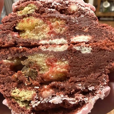 Dubai Strawberry Pistachio 