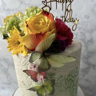 6” Boutique Cake Serves 10