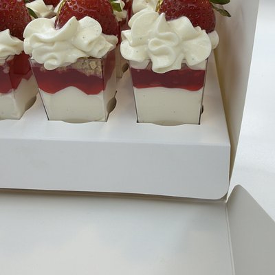 Classic Strawberry Cheesecake Shooters 24ct