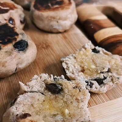 Organic Cinnamon Raisin English Muffins (10)