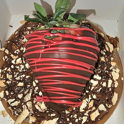 4" Caramel Disk w/ Chocolate Covered Strawberry 