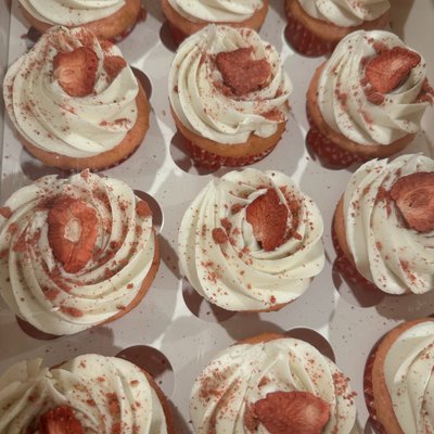 Strawberry Cream Cheese Cupcakes