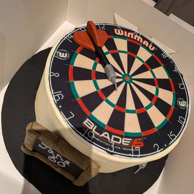 Darts Cake / Wooden Board / Dart 