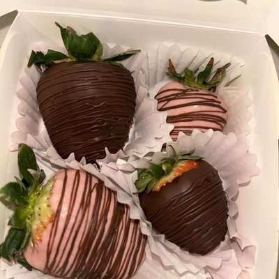 4 Pack Chocolate Covered Strawberries 