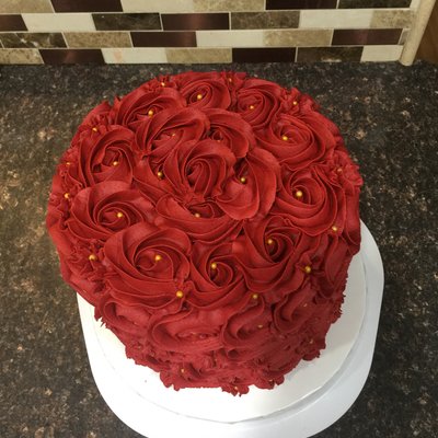 Red Roses Cake! Vanilla W/Buttercream Frosting 8” Feeds 15-24 Ppl