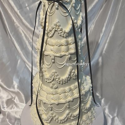 Classic 3-Tiered Cake (30-40 servings)