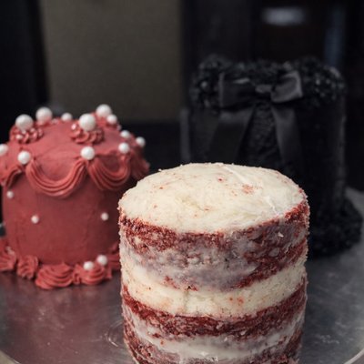4 Inch Cake + 8 Cupcakes 