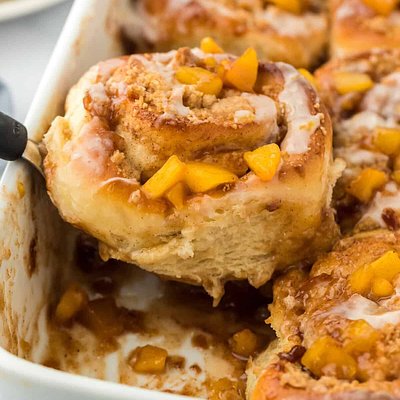 Peach Cobbler Cinnamon Rolls (4)