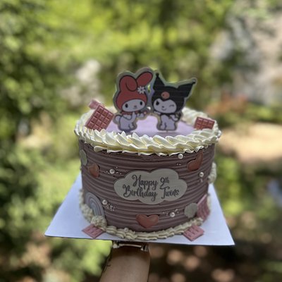 8" Round Three Layer Cake