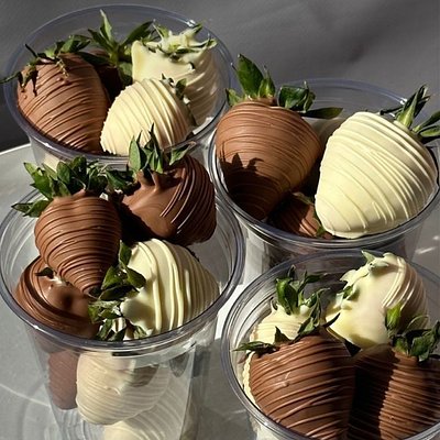 Strawberries 16oz Cup