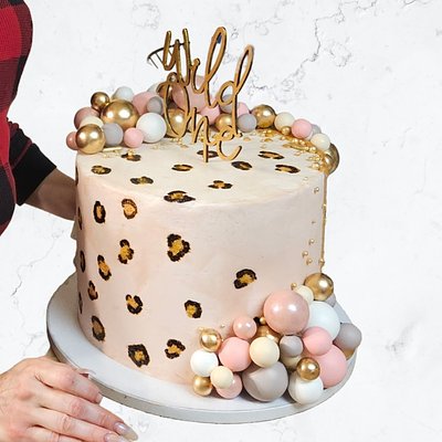 Custom Cake 20+ Servings