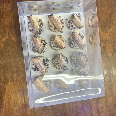 Canoli Cupcakes