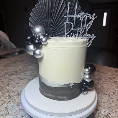 6in Circle Cake
