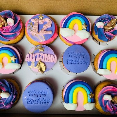 Cupcakes With Customized Toppers