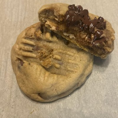 Peanut Butter Chocolate Chip Smash Cookie