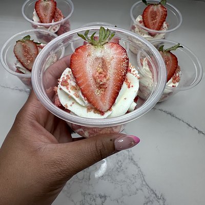 [Copy] Strawberry Crunch Cheesecake Cups 3oz