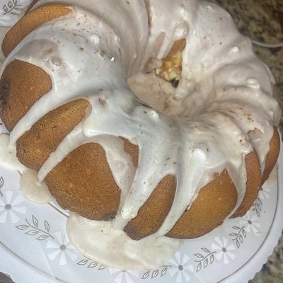 Honey Bun Pound Cake 