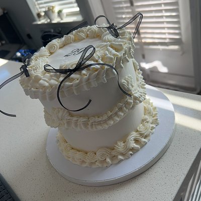 SALE Custom 8 Inch Round Vintage Cake 