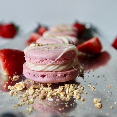 Strawberry Cheesecake Macaron
