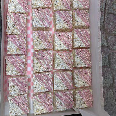 Rice Krispies treats squares with chocolate drizzle