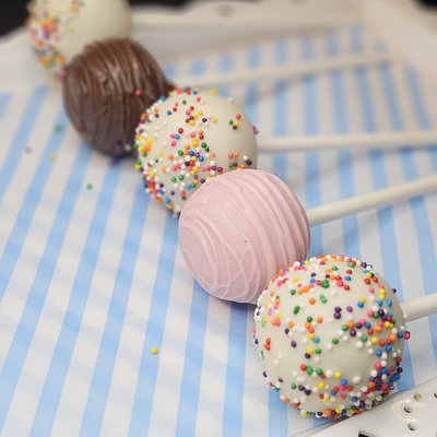 Variety Classic Cake Pops (6)