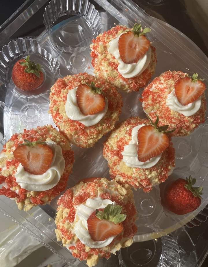 Strawberry CRUNCH Face 🧁 