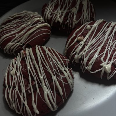 Cheesecake stuffed Red velvet. 