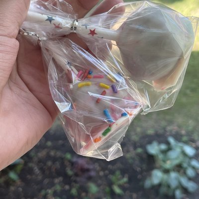 Funfetti Cake Pops 