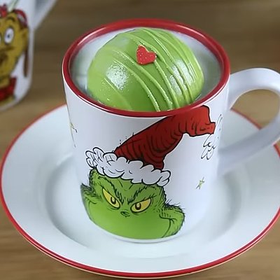 2 Grinch Themed Hot Cocoa Bombs