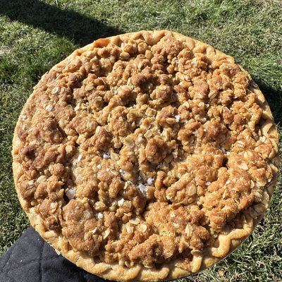 Salted Caramel Apple Pie With Crump Topping 