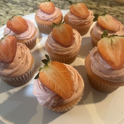 Strawberry Cream Cheese Cupcakes 