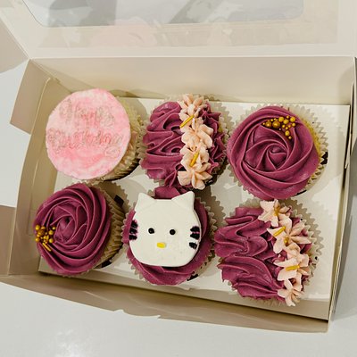 Customized cupcakes  6