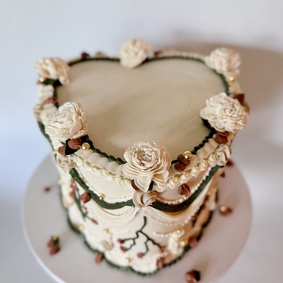 8” 3 Layer Heart Cake (20-25 Servings)