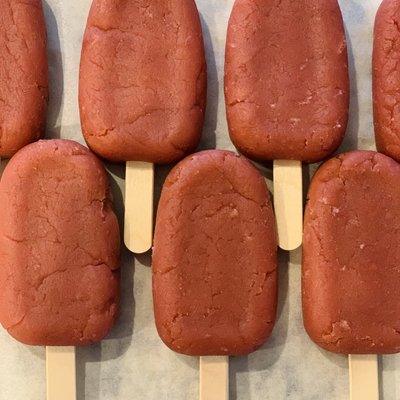 Strawberry Cakesicle 🍓 