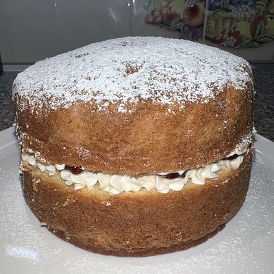 Cafe Victoria Sponge 10” 