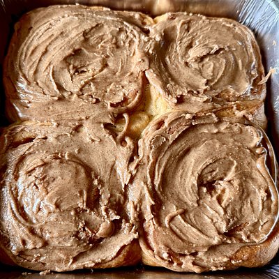 Classic Cinnamon Roll w/ Maple Cinnamon Icing (4-Pack)