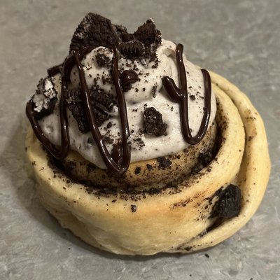 Cookies N Cream Sweet Roll 
