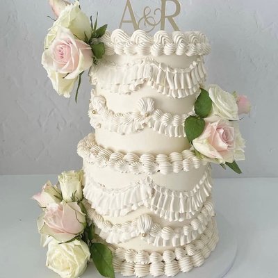 Customed Cakes Gourmet Flavors $15 add/Menu ➡️