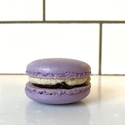 Mulled Wine Macaron