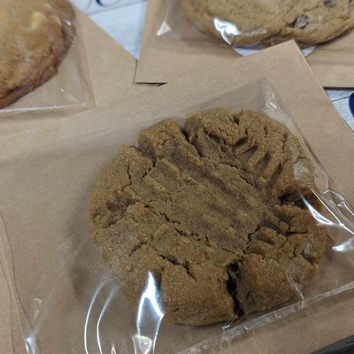 Peanut Butter and Honey Cookies 6 Count 