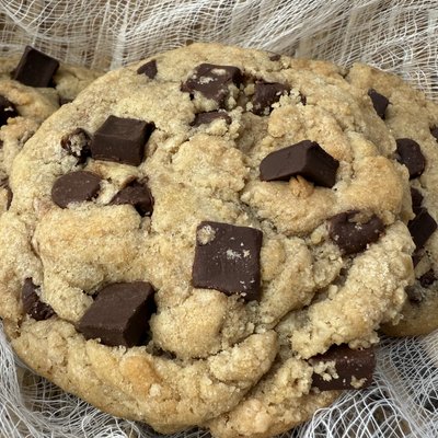 Dozen chocolate chunk cookies 
